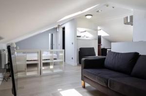 AH- Descubre Madrid desde un ático con estilo acogedor - 3-звездочные отели в городе Мадрид
