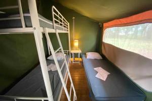 Campings Camping 3 etoiles - Piscine - eebebg : Tente 3