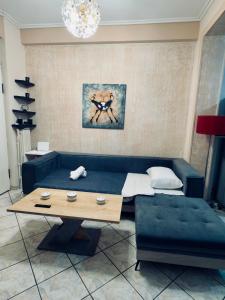 Johnnys cozy apartment in Kallithea