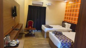 SAROJINI GARDEN HOTEL & RESTAURANT