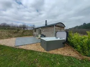 Middlehead Huts - Lockton