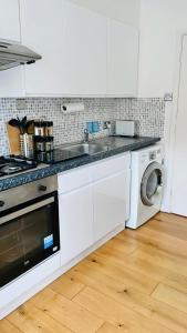 Executive Canary Wharf Suite with High-Speed WiFi & Views