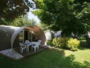 Campings Camping 4 etoiles - Piscine - eed0fi : photos des chambres