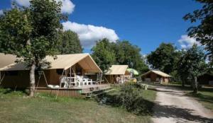 Campings Camping 4 etoiles - Piscine - eed0fi : photos des chambres