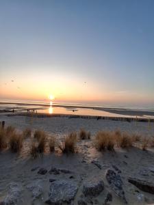 Appartements appartement proche plage avec jacuzzi : photos des chambres