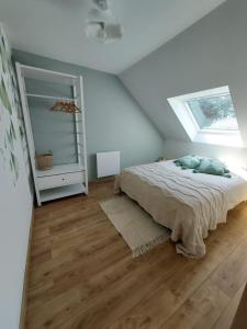 Appartements appartement proche plage avec jacuzzi : photos des chambres