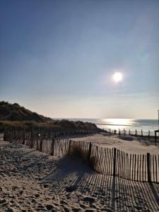 Appartements appartement proche plage avec jacuzzi : photos des chambres