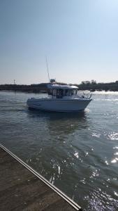 Appartements appartement proche plage avec jacuzzi : photos des chambres