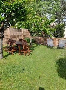 Appartements appartement proche plage avec jacuzzi : photos des chambres