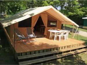 Campings Camping 4 etoiles - Piscine - eed0fi : photos des chambres