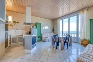 Vu Mer T2 plage centrale 5 personnes