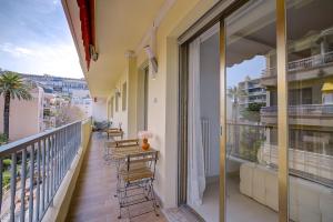 Luxe Azure Escape I Collection