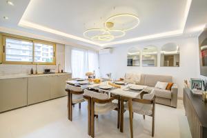 Luxe Azure Escape I Collection