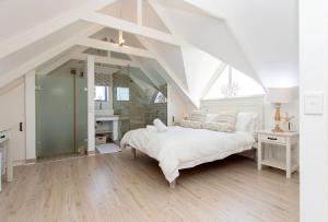 Beachfront, lagoon view, BBQ overlooking lagoon