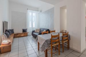 Vibrant Trastevere 2 bedrooms on Via del Moro