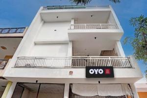 Hotel O PYRENEES HOME STAY Fatehadbad metro station