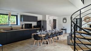 Maisons de vacances T6 avec piscine en Dordogne : photos des chambres