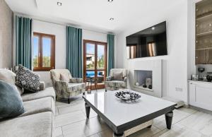 3bed Villa , Heated Swimming Pool , Mountain Views