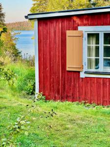 Fairy Lake Retreat! Uniquely Located House with Dock!