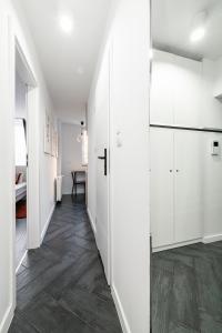 Krzyki Apt - Two Bedrooms, Workspaces - By Rentujemy