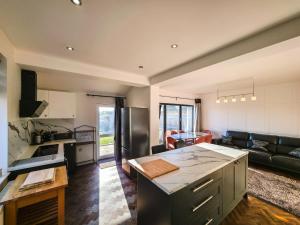 Grimsby Road 3bed , Ideal for Contractors , Ample Parking