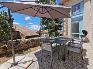 Maisons de vacances Grand gite de groupe le Val d-Allier confortable 15 personnes Saint-Haon Haute-Loire Auvergne : Maison 8 Chambres