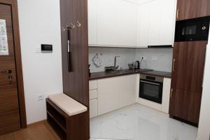 Elegant Downtown Apartment with Private Parking