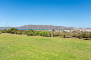 Beachfront, lagoon view, BBQ overlooking lagoon