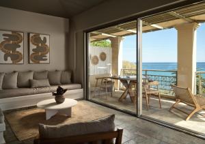 Superior Two-Bedroom Beachfront View Suite room in Calypso Villas