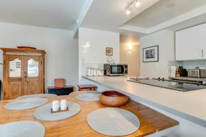 Newly Renovated Frisco End Unit with Gorgeous Views!