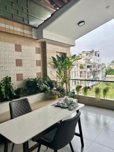 Cozy Room with Balcony Central 10mins to Airport Maihouse