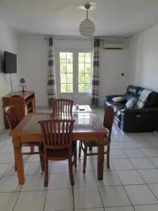 Le Relais de Saint-Denis - Bois de Nèfles