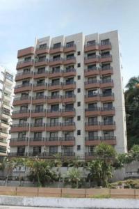 Lindo flat em frente a praia com sacada e garagem