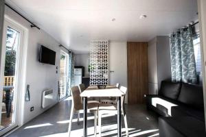 Campings Camping - Piscine - ccbaifd : photos des chambres