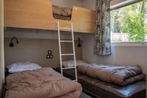Campings Camping - Piscine - ccbaifd : photos des chambres