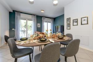 Cocktail Lake Front Family apartment DesenzanoLoft Official Partner Homes & Villas by Marriott Bonvoy