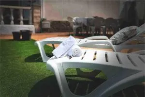 tgnfunfam - private terrace, BBQ, pool and beach! - Pallaresos