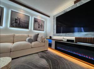 NEW Chic & Cozy 1BD Apartment Near East River, Minutes from Central Park