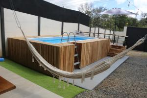 Casa con Piscina y jacuzzi, vista al Volcán Tenorio