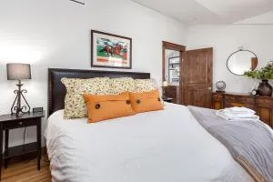 The Beautiful Bears Den! Walk to Old Town and CSU! - Timnath