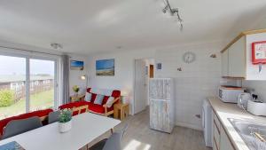 F11 Roslyn, Riviere Towans