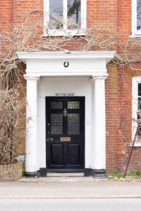 Country Retreat - Sleeps 14 - Large Garden