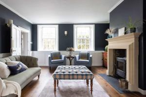 Country Retreat - Sleeps 14 - Large Garden