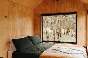 Secluded Off-Grid Cabin Lake View - Pet Friendly - Mateo - Kandos
