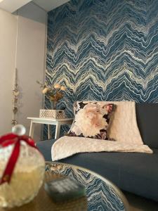 Modern Athens Escape - Queen Bed & Metro Access