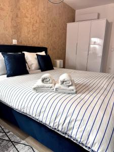 Modern Athens Escape - Queen Bed & Metro Access