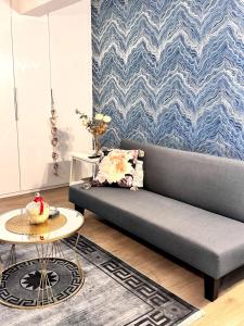 Modern Athens Escape - Queen Bed & Metro Access