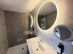 Hotels Hotel Le Mistral : Chambre Triple