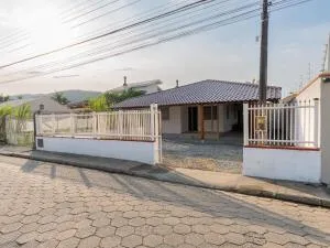 Ampla casa de veraneio excelente localização - Gravata