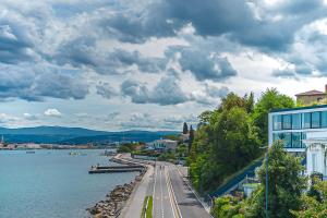 Romantic Seafront Studio Koper - Happy Rentals